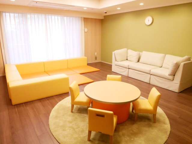 【Community　room】キッチン付パーティールームとキッズルームを合わせた多目的な空間です。