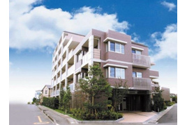 アンビシャス鳩ヶ谷 1階 専用庭付きの外観