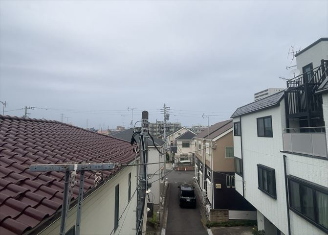 眺望の良さを楽しめるダイニングキッチンで家族団らんの時間を過ごしてはいかがでしょうか。バルコニーから見える景色を家族で眺める時間は、時間が経つのを忘れてしまいそうですね。是非、現地を見に行きましょう！