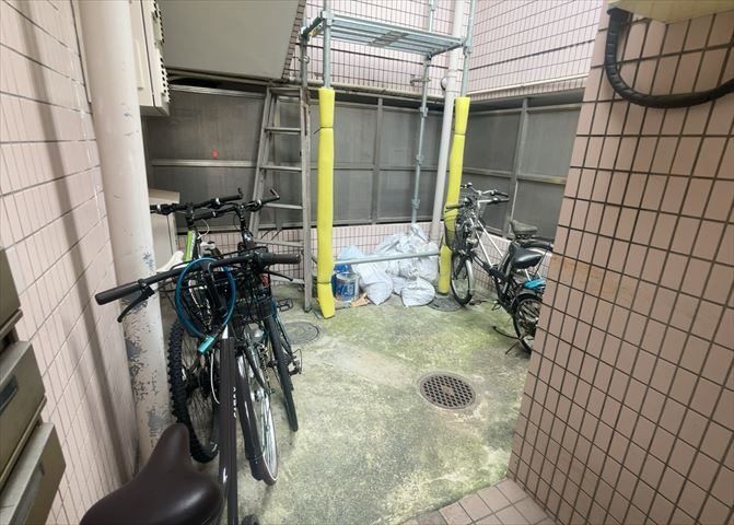 マンションの駐輪場は、事前に空きがあるか確認を取ると安心です。せっかく入居したのに駐輪スペースがない！なんてことになったら大変ですよね。そこで、内見時や購入前にはまず事前に確認しておくと良いでしょう。