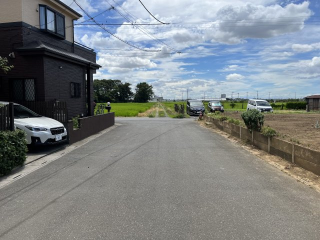 前面道路6ｍで駐車もラクラクです♪