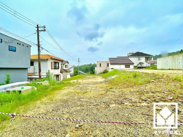 シンプルで飽きのこない、暮らしに余白をもたらす理想の家を建てられる一区画です。