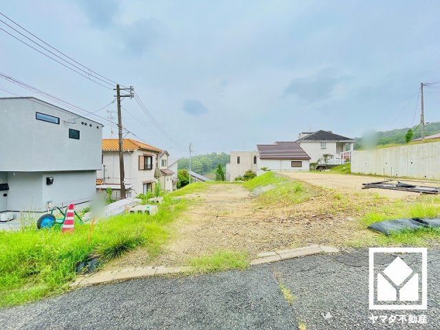 開放感のある北東側・南東側の角地で、陽当たり・風通しの良い立地です。