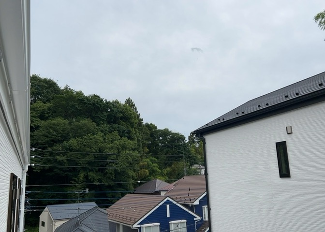 眺望を気にして物件を探す場合、前面に建物が建っていないか現地で確認しましょう！前面に建物があると景色はもちろん、日当たりや風通しにも影響が出てきます。住んだ時のことを想像しながら現地見学をしましょう。