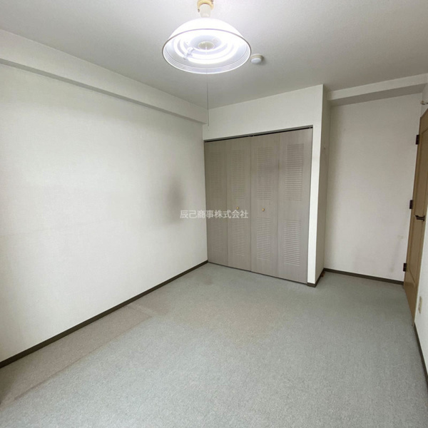 【ニューシャトーム湯川の洋室】