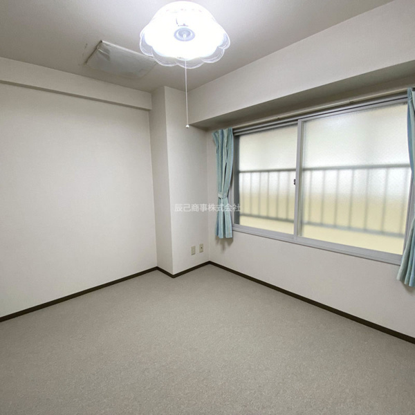 【ニューシャトーム湯川の洋室】