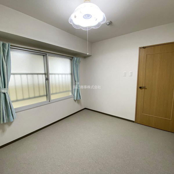 【ニューシャトーム湯川の洋室】