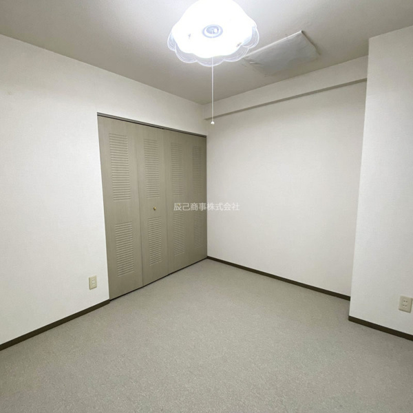 【ニューシャトーム湯川の洋室】