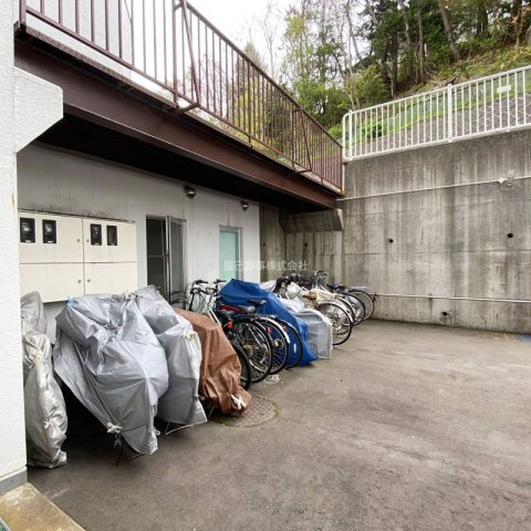 【ニューシャトーム湯川の駐輪場】