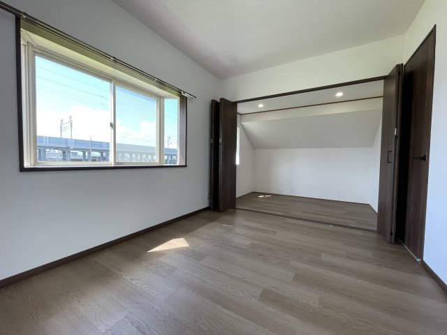 クローゼットのあるお部屋！荷物を収納することでお部屋をスマートに見せることができます。