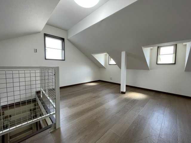 屋根裏収納
