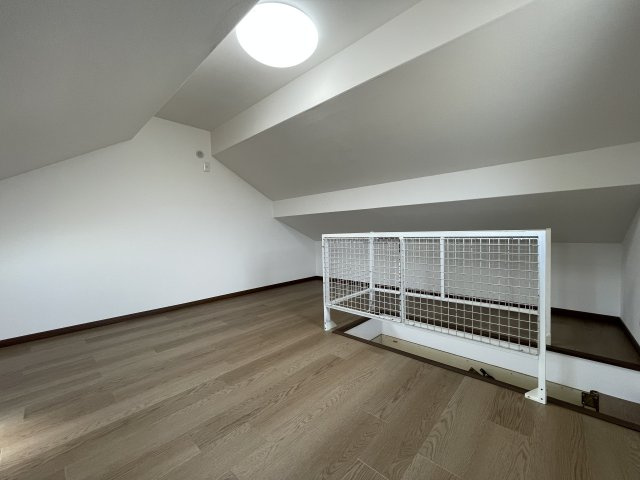 屋根裏収納