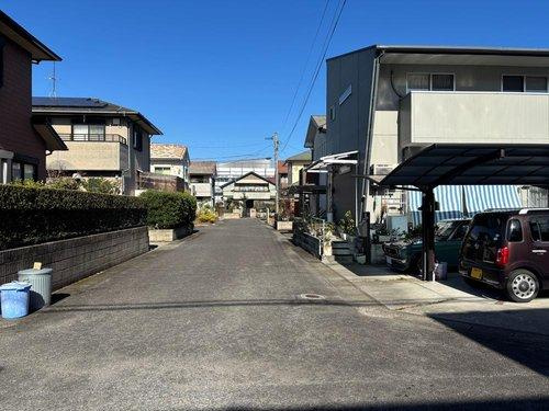 幅員6ｍあるので開放感があって綺麗な住宅街です。