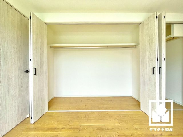 新たに家具を買わなくても良いので、ハンガーパイプ付きのクローゼットは嬉しいですね。