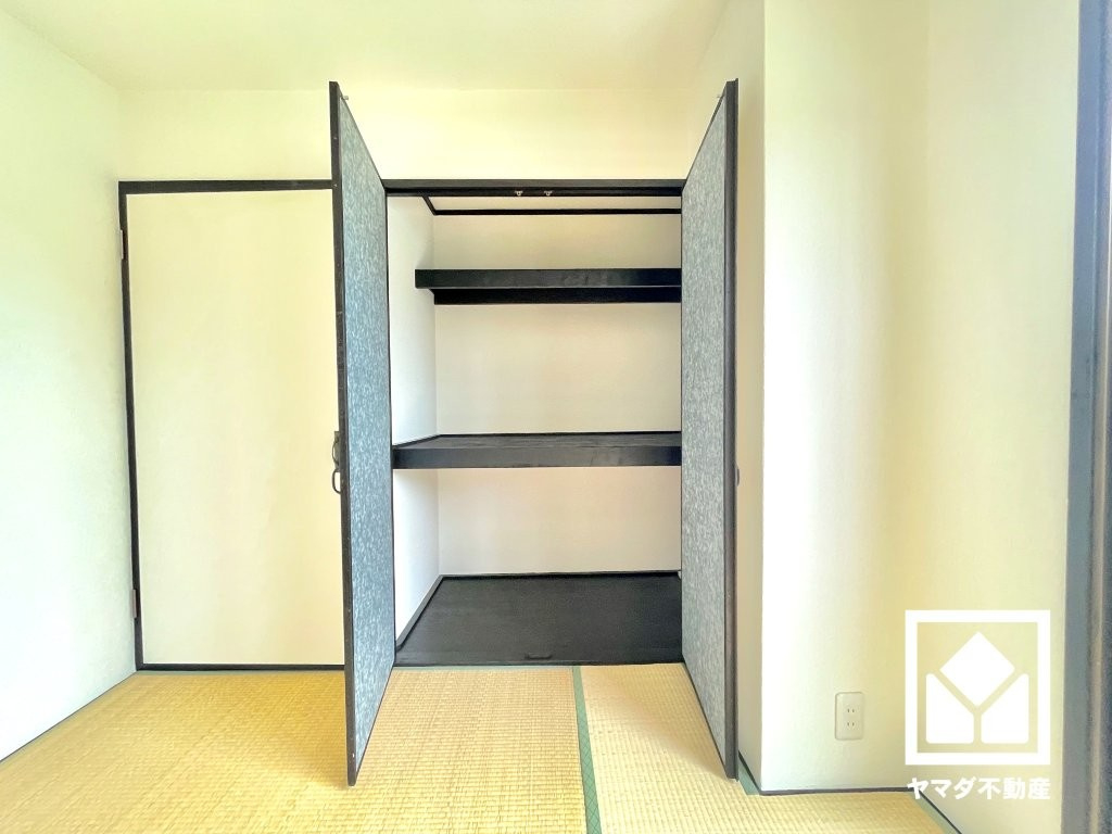 穏やかな暮らしを支える、豊かな収納。押入にはお客様用の座布団や寝具なども収納可能です。