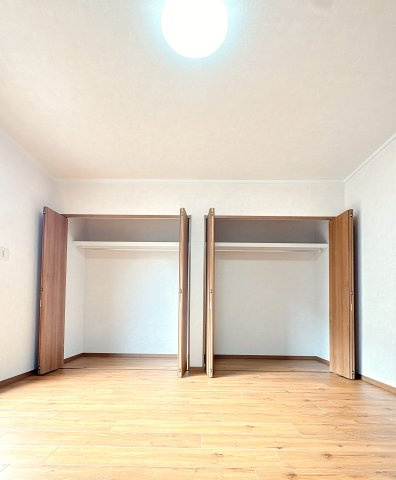 2Ｆ南西洋室の収納になります♪