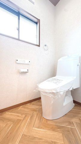 2Ｆ温水洗浄機付き便座になります♪
