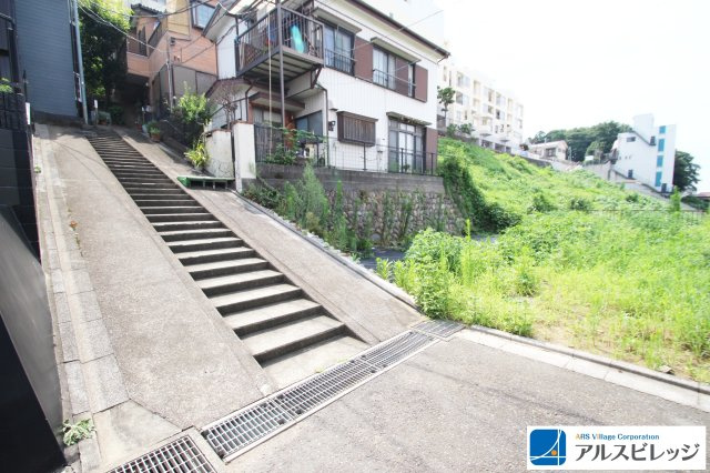 前面道路含む現地写真です