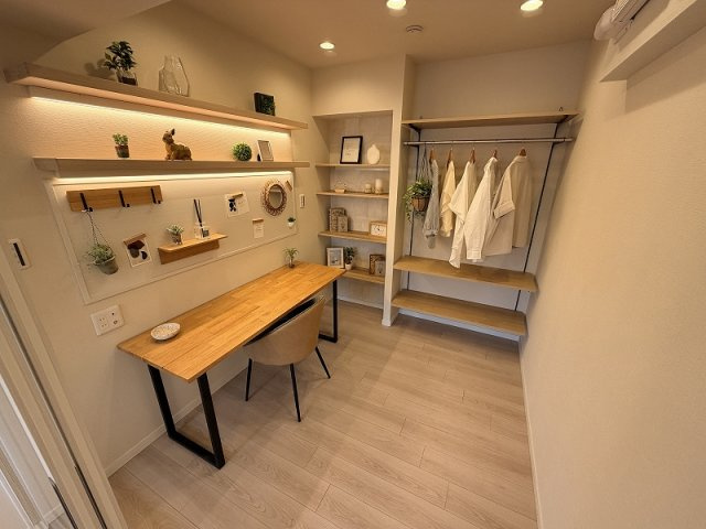 在宅勤務やテレワークにも便利な洋室