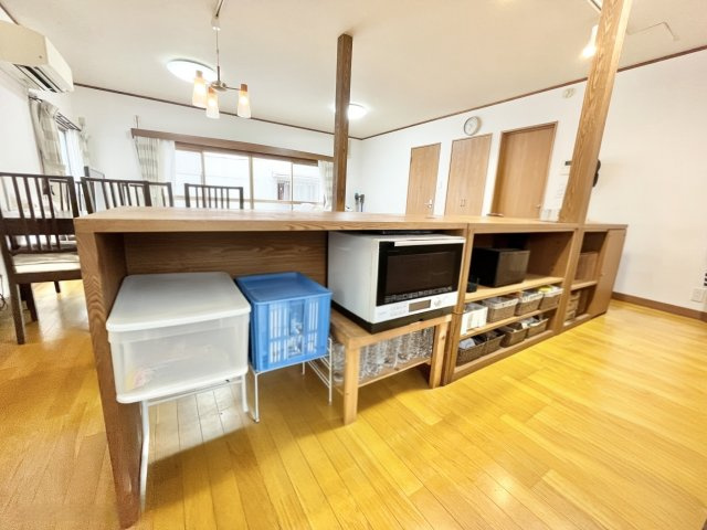 キッチンカウンターの下部は両面収納！キッチンもリビングもスッキリ！