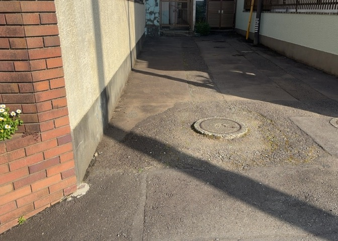 土地の形が極端に長細かったり、狭小地、あるいは道路との高低差がある傾斜地だった場合、後々売ろうとしても買い手がつかない場合もあります。後々、売却することになった時に価値の下がらない土地を選びましょう。