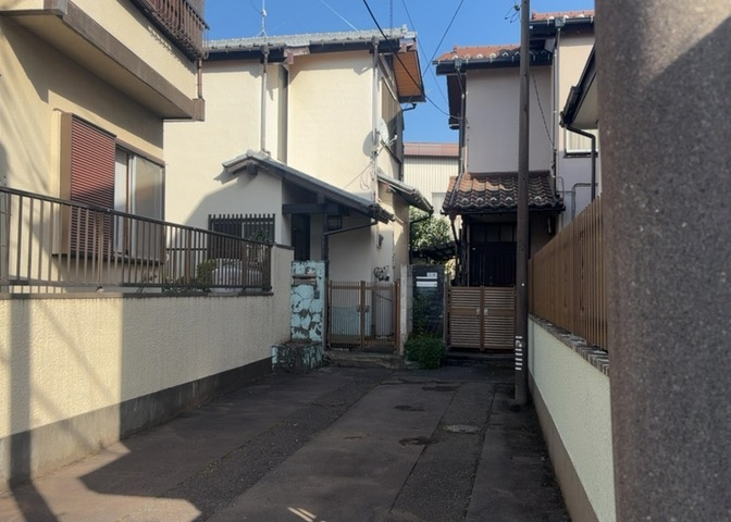 土地を買う際、住む地域の自治体や福祉の補助制度にも注目してみましょう。子供や老人の医療補助やゴミ出しのルールなど、自治体によってルールに大きな違いがあるため、暮らしやすい土地で判断するとよいでしょう。