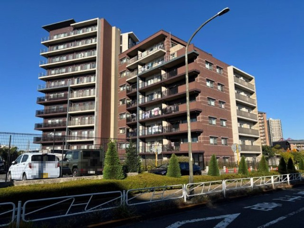 【ライオンズ南大沢ヒルズの外観】