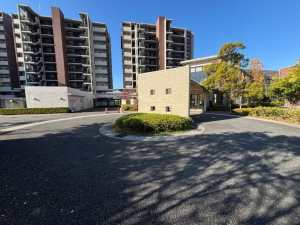 【ライオンズ南大沢ヒルズのエントランス】