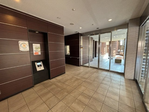 【ライオンズ南大沢ヒルズのエントランス】