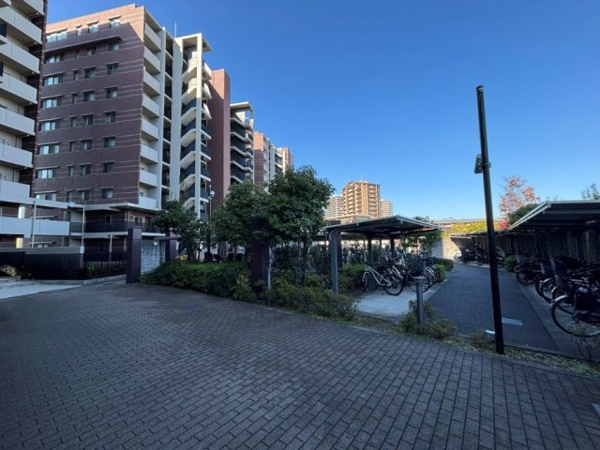 【ライオンズ南大沢ヒルズの駐輪場】