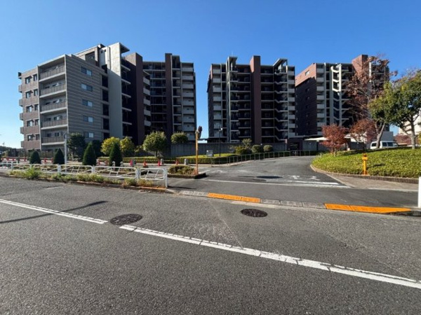 【ライオンズ南大沢ヒルズの外観】