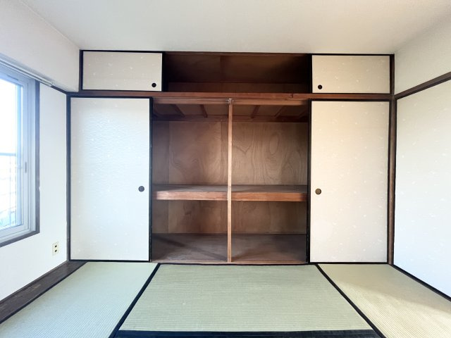 収納たっぷりの押入
