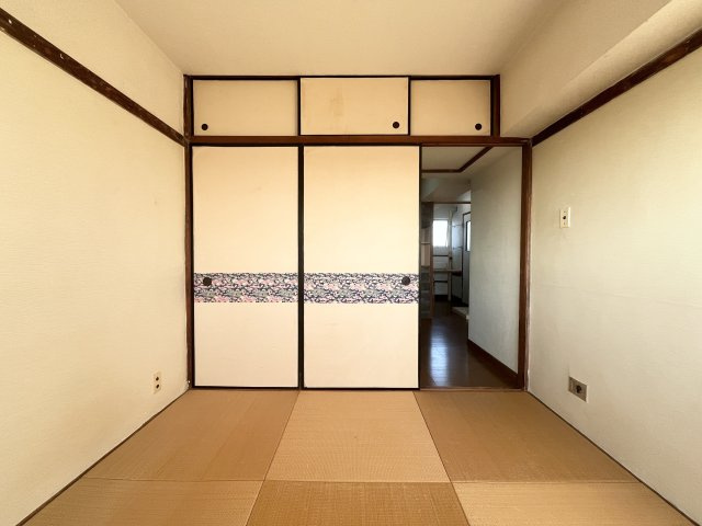 しっとりと落ち着いた雰囲気の4．5帖の和室です