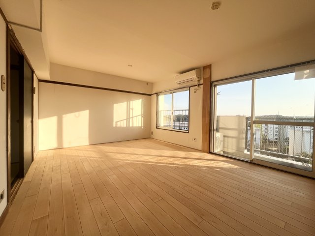 日の当たる時間が長い、南西向きの物件なので洗濯物にも便利です♪
