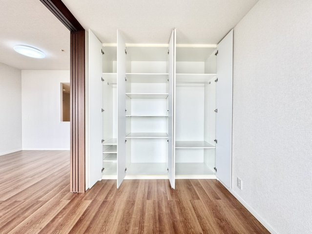 【洋室5.6帖？】収納豊富！