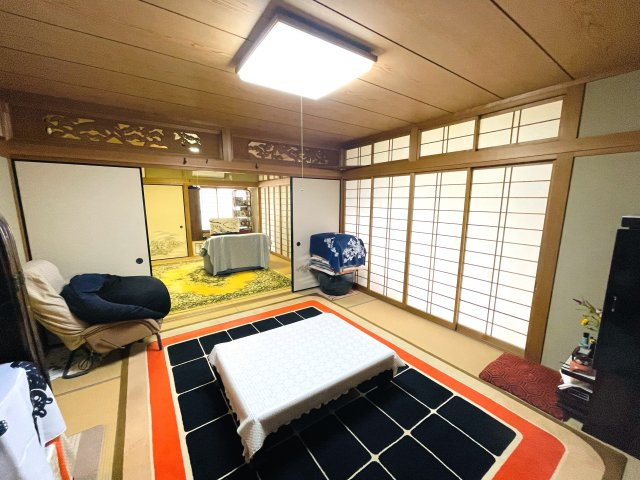 玄関から近い8帖の和室は来客スペースとしてお使いいただけます。