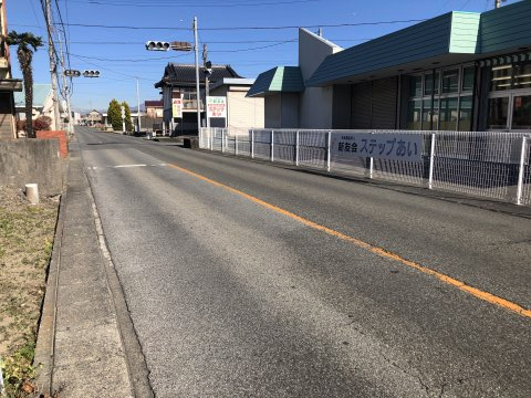 【南アルプス市落合　売地の前面道路含む現地写真】