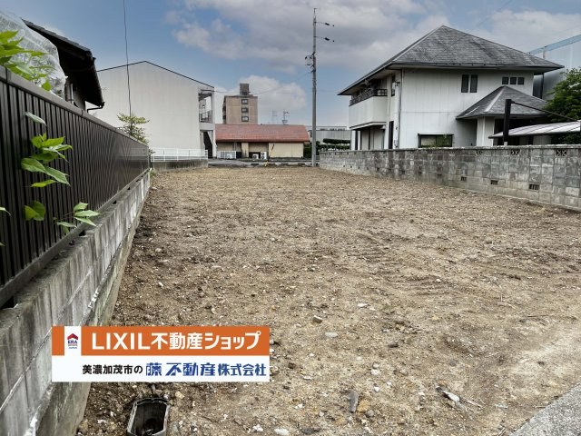 東側公道からの外観　2022年5月16日現地写真