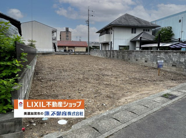 東側公道からの外観　2022年5月16日現地写真