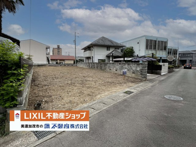 東側公道からの外観にし　2022年5月16日現地写真