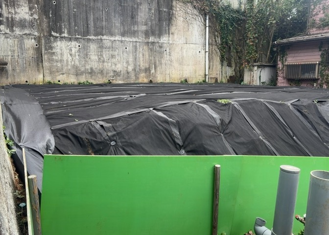 土地の面積＝住宅面積ではありません。建ぺい率の問題などで、土地のある場所によって住宅を建てられる面積は限られています。高さもしかり、「土地」という言葉の中には、建築条件も含まれると考えておきましょう。