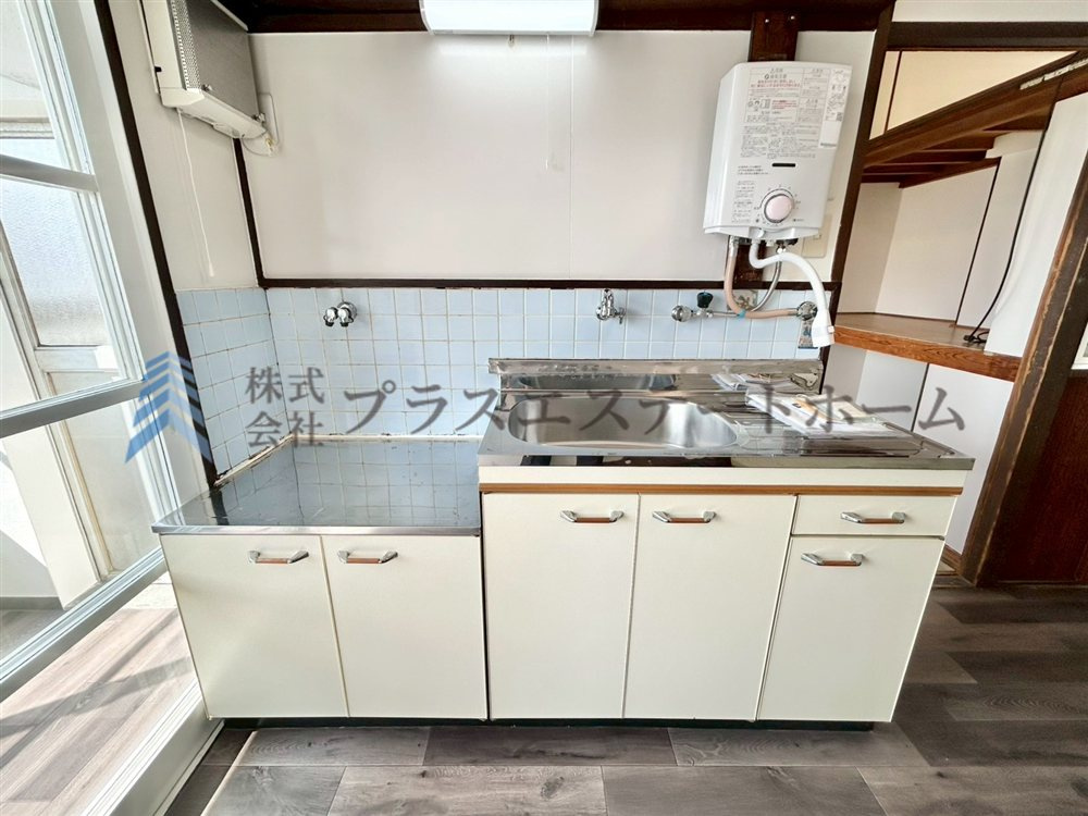 壁付けキッチンでスペースの有効活用ができます♪