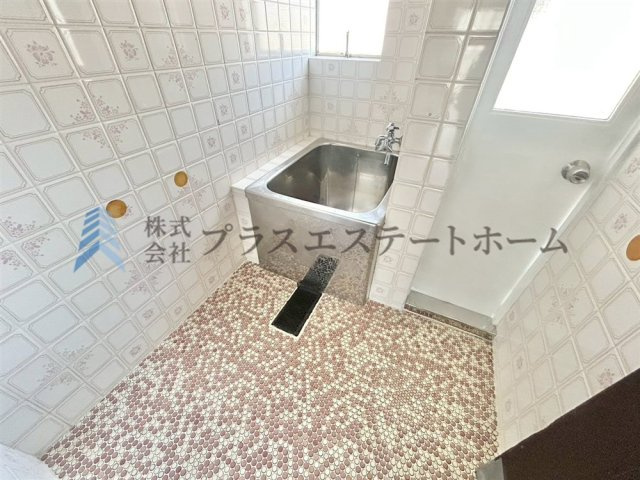 追い炊き機能付きです♪窓付きの浴室は採光、換気、開放感の向上などの多くのメリットがあります♪