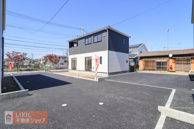 【前面道路】現地完成写真。道幅や駐車など、ご確認ください。