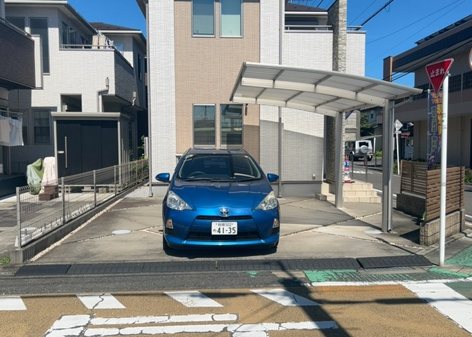 駐車場と明記されていても、最小スペースでつくられた駐車場だと大型車は駐車できなかったり、出入りしにくくなったりする可能性があります。お車のサイズと購入したい物件の駐車場のサイズを現地で確認しましょう。
