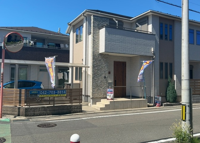 庭があることでガーデニングや家庭菜園はもちろん、こどもの遊び場やペットを放して遊ぶことができます。また、家の周囲に余裕があるということです。隣地との間があれば、十分な日当たりと、風通しが確保できます。