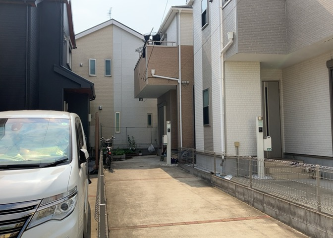 隣家の土地はどうなっているのか、生活利便施設が近くにあるのか、学校まで近いかなど、お客様のライフスタイルにあわせたイメージが重要です。また、近くにあると困る施設が近くにないかも確認するといいでしょう。