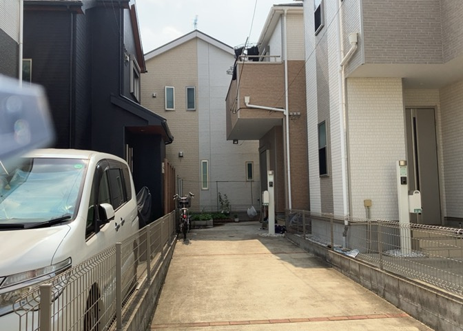 玄関は家の顔と言っても過言ではありません。現地を見学する際は玄関の広さや全体のバランスなどを見てみるといいでしょう。一般的なアプローチのしやすさだけではなく、お年寄りにも優しい設計のものだと安心です。