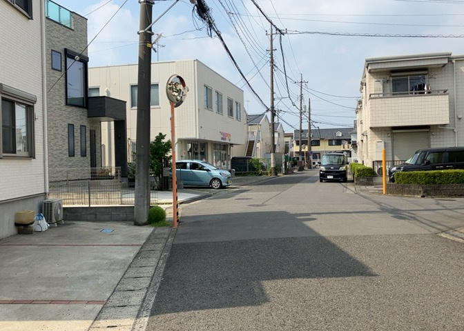 桜や紅葉の名所に出かける人は多いと思いますが、家にいながら季節の移ろいを感じる生活を送りませんか？リビングや窓から見える景色が生活を彩るワンポイントに！現地から見える景色を堪能してみては如何でしょう。