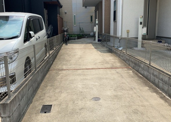 駐車場と明記されていても、最小スペースでつくられた駐車場だと大型車は駐車できなかったり、出入りしにくくなったりする可能性があります。お車のサイズと購入したい物件の駐車場のサイズを現地で確認しましょう。